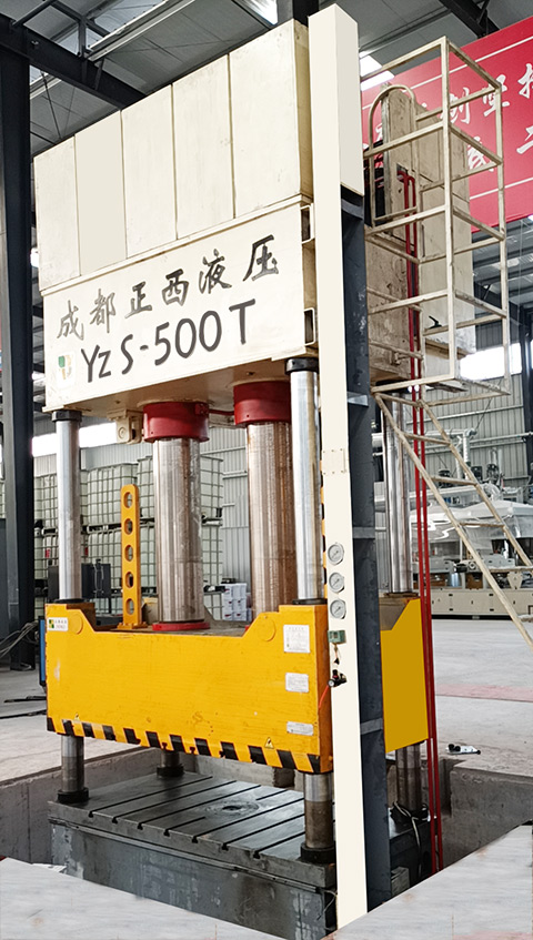 今天小編要分享的是500噸四柱液壓機再次被客戶復(fù)購,成功交貨的案例。 今天小編要分享的是500噸四柱液壓機再次被客戶復(fù)購,成功交貨的案例。